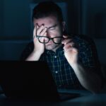 Những Thói Quen Đơn Giản Giúp Giảm Mỏi Mắt Khi Làm Việc Lâu Với Màn Hình